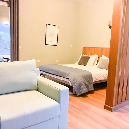 Experience At The New Bazaar * 地拉那