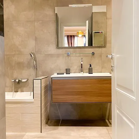 Experience At The New Bazaar Apartamento Tirana