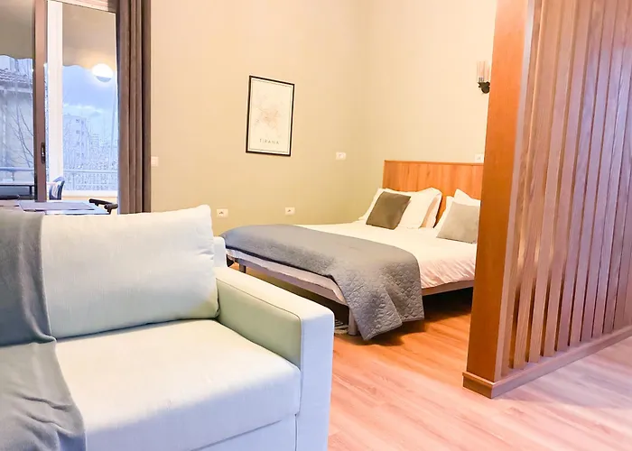 Experience At The New Bazaar * 地拉那