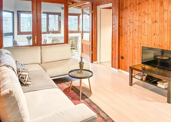 Experience At The New Bazaar 地拉那