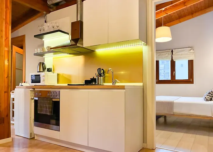 Experience At The New Bazaar 地拉那