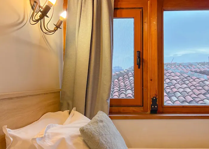 Experience At The New Bazaar * 地拉那