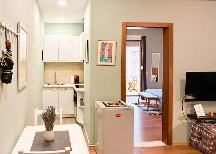 Experience At The New Bazaar 地拉那